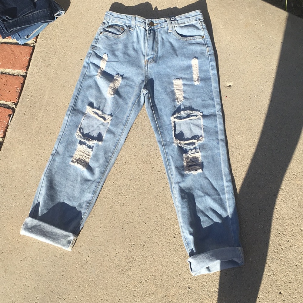 Distressed Mom/Boyfriend Jeans